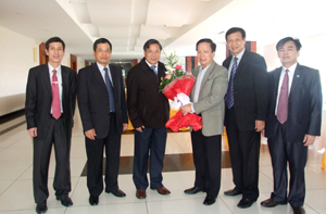 Đồng chí Hoàng Việt Cường, Bí thư Tỉnh ủy, Chủ tịch HĐND tỉnh và lãnh đạo Bộ Xây dựng, Tập đoàn Sông Đà.
 
